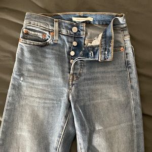 Levi’s Wedgie Skinny Ripped Jeans